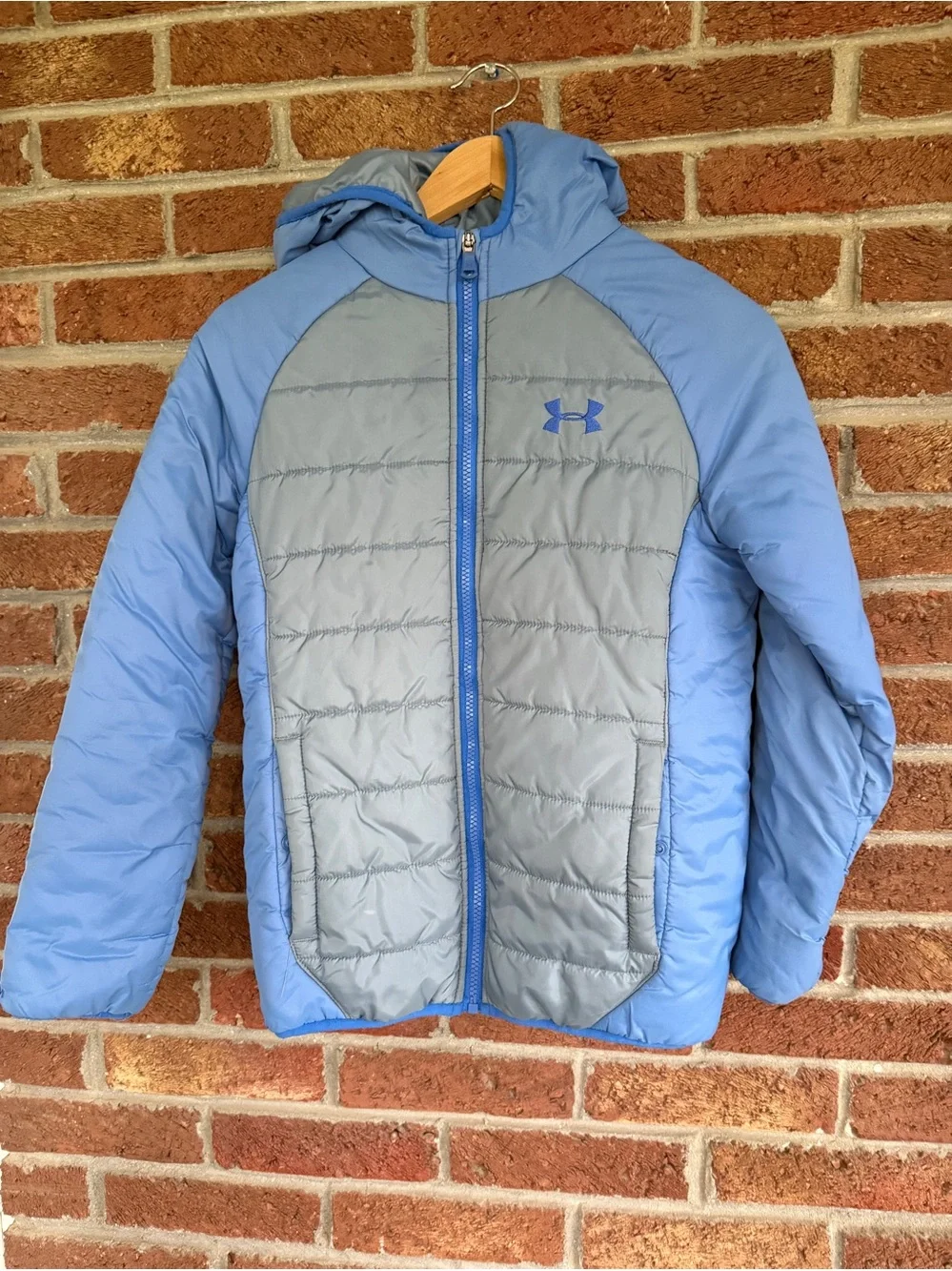 Under Armour Kids' Hooded Puffer Jacket - Light Blue & Gray. Size Medium.